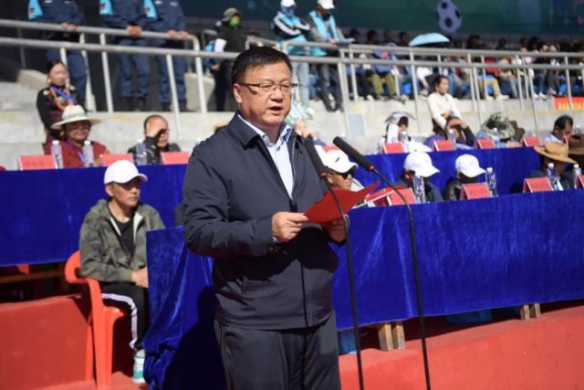奥运冠军感动落泪，收获耐克定制钉鞋